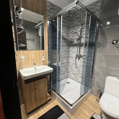 в самому центрі львова в проїзді крива липа Львів