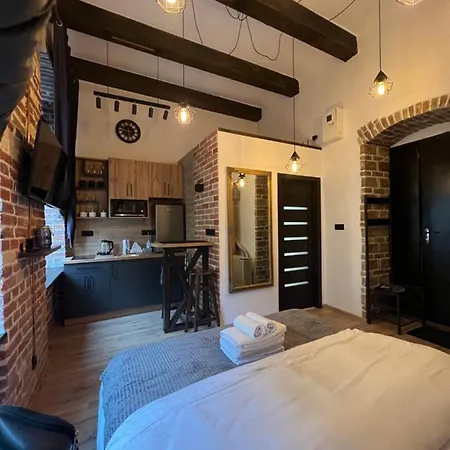 в самому центрі львова в проїзді крива липа Львів