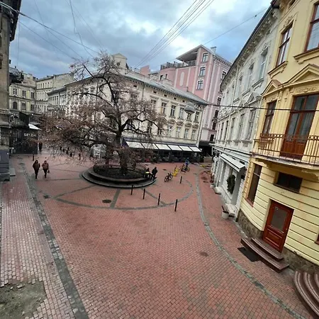 в самому центрі львова в проїзді крива липа * Lviv