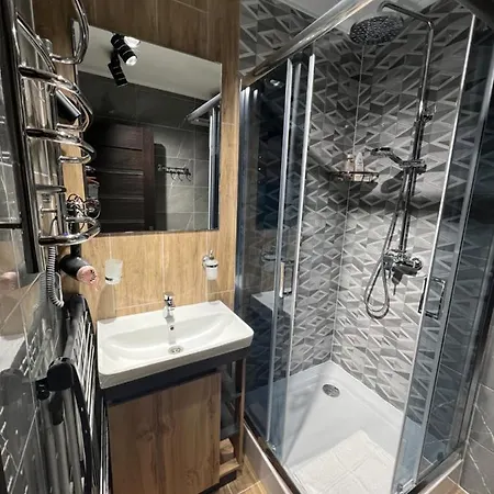 в самому центрі львова в проїзді крива липа Apartment *
