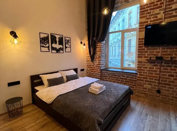 в самому центрі львова в проїзді крива липа Leópolis