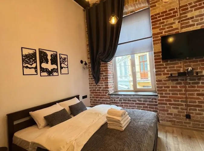 в самому центрі львова в проїзді крива липа Apartamento Leópolis