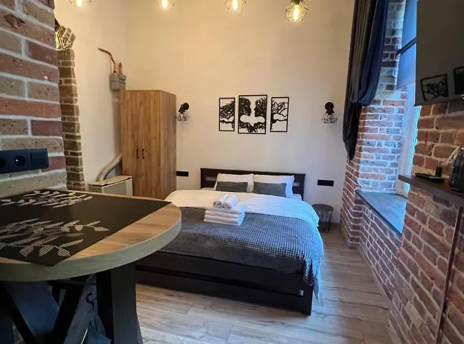 в самому центрі львова в проїзді крива липа Apartamento *