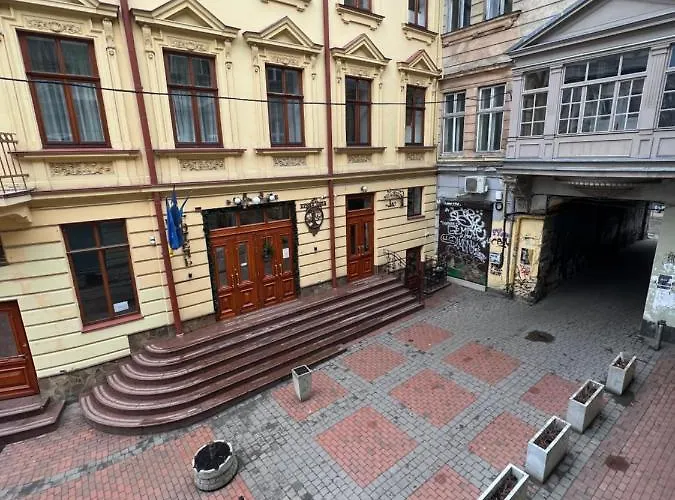 в самому центрі львова в проїзді крива липа Apartamento