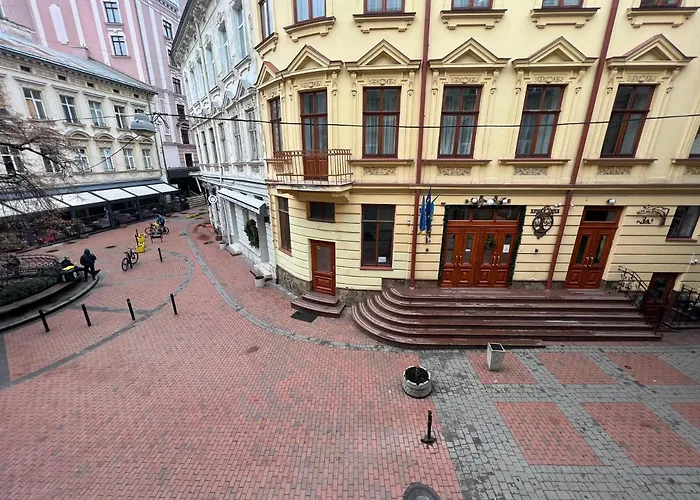 в самому центрі львова в проїзді крива липа Lviv