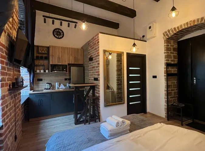 в самому центрі львова в проїзді крива липа إلفيف