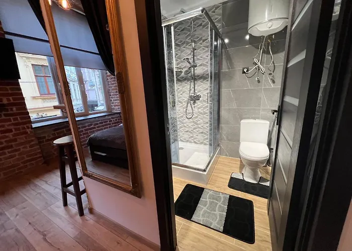 в самому центрі львова в проїзді крива липа Apartamento Leópolis