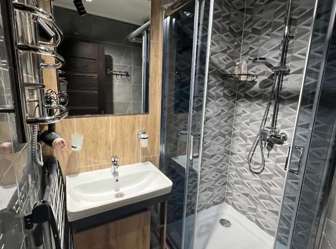 в самому центрі львова в проїзді крива липа Apartamento *