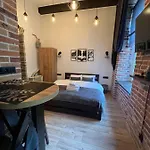 в самому центрі львова в проїзді крива липа Apartamento *