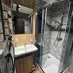 в самому центрі львова в проїзді крива липа Apartamento *