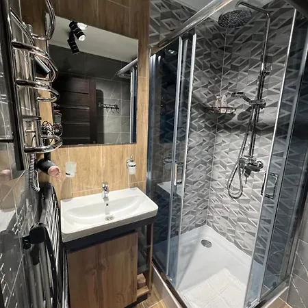 в самому центрі львова в проїзді крива липа Apartment *